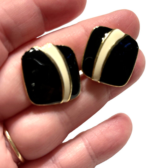 Vintage Clip On Earrings Square Goldtone Black & Cream Enamel Career Classic 80s - Picture 5 of 6